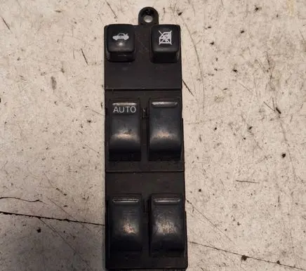 Nissan Primera Electric window control switch 25401AV640 C8DD702N 1313N1