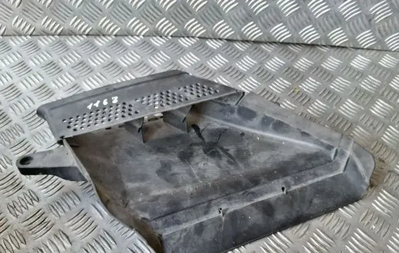 Audi A4 S4 B8 8K Air intake duct part 8K0129618 8K0129618A