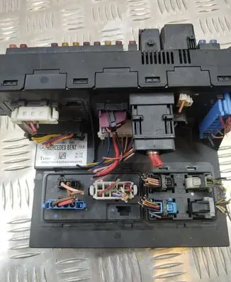 Mercedes-Benz E W211 Fuse module 2115453901