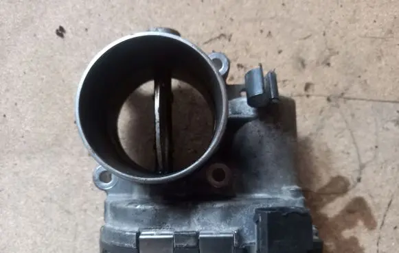 Volvo V70 Throttle valve 31216665