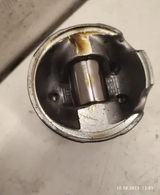 Piston