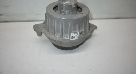 Mercedes-Benz C W205 Engine mount bracket A2052406617