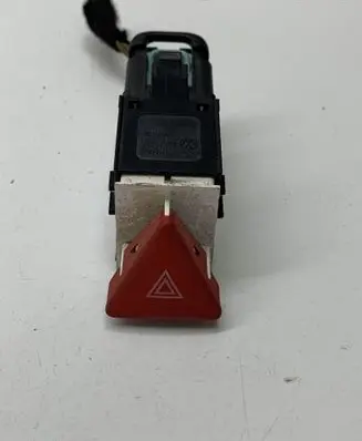 Volkswagen PASSAT B6 Hazard light switch 3C0953509A