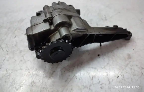 Jeep Grand Cherokee (WK) Oil pump A6421810801