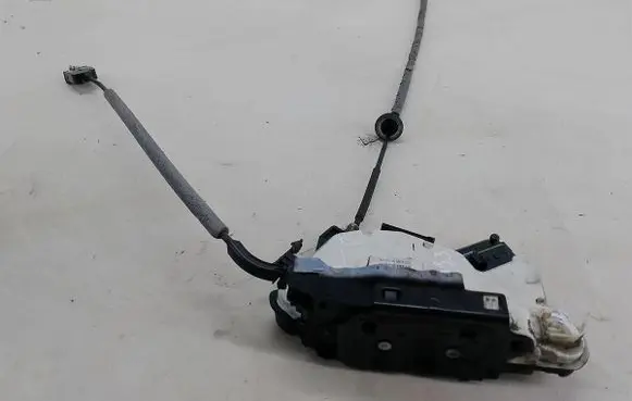 Volkswagen Beetle A5 Front door lock 5K1837015C