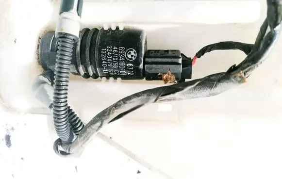 BMW 5 GT F07 Windscreen/windshield washer pump 693416001 3240479