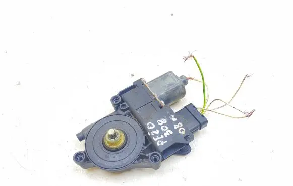 Peugeot 308 Front door window regulator motor 9657247580 0130822369
