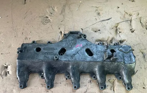 Volvo S60 Rocker cam cover 08677953