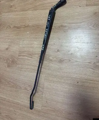 Chrysler Voyager Front wiper blade arm 23109768