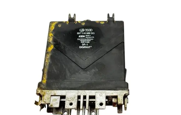 Volkswagen PASSAT B3 Engine control unit/module 037906022DG 5WP404