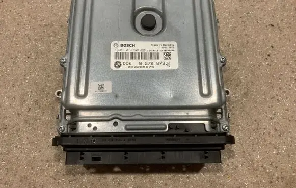 BMW X3 F25 Engine control unit/module 8572873