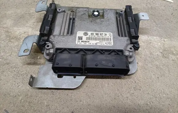 Volkswagen Touran II Engine control unit/module ECU 03C906027DA