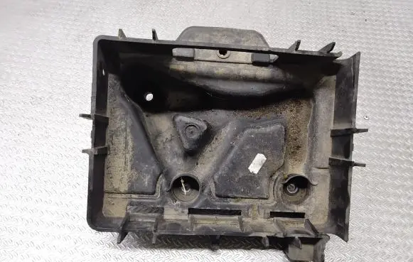 Volkswagen Polo IV 9N3 Battery tray 5ZQ915331A