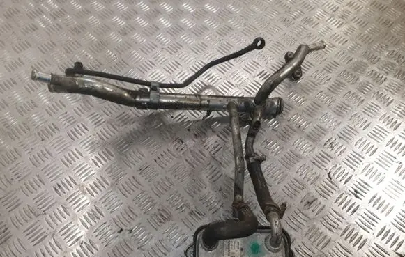Volvo V70 Oil filter mounting bracket 8677973
