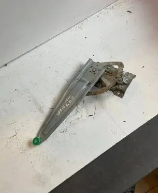 Toyota Yaris Rear door window regulator motor