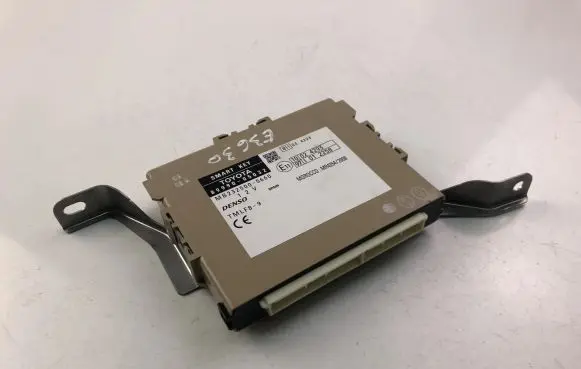 Toyota Avensis T270 Other control units/modules 8999005032