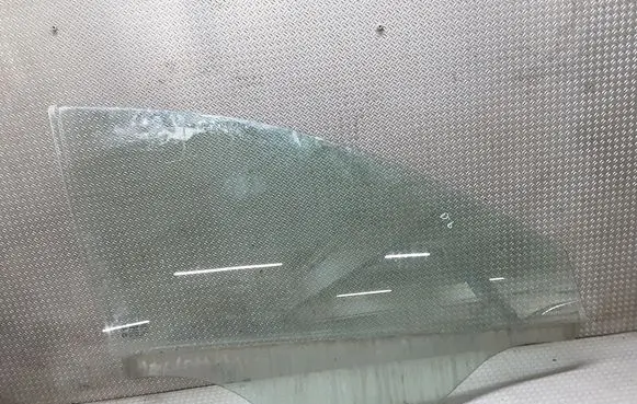Chevrolet Captiva Front door window glass four-door
