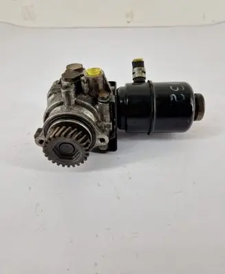 Mitsubishi Pajero Power steering pump 