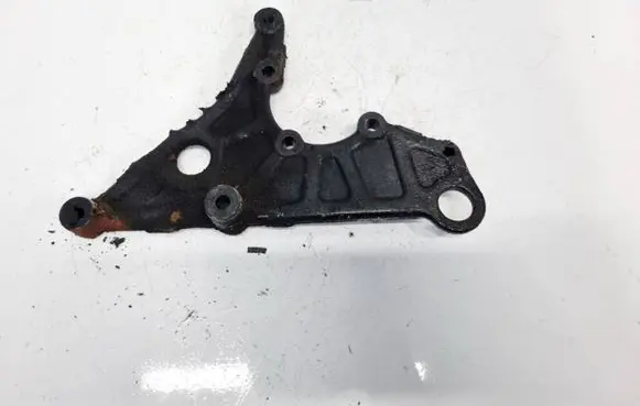 Volvo S40, V40 Engine mounting bracket 9146251