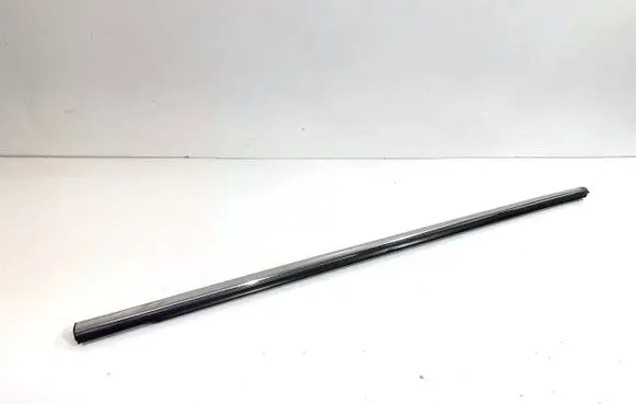 Nissan Qashqai Front door windshield rail 