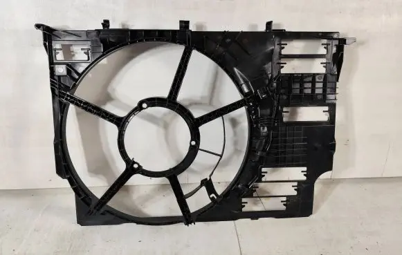 Radiator cooling fan shroud