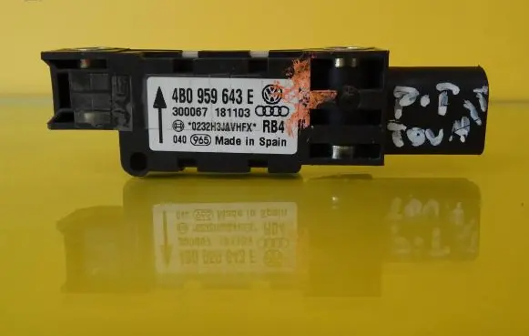 Audi A6 S6 C5 4B Airbag deployment crash/impact sensor 4B0959643E