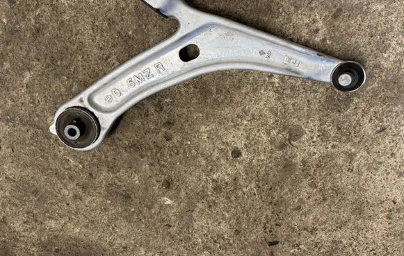 Renault Megane E-Tech Front lower control arm/wishbone 5MZ