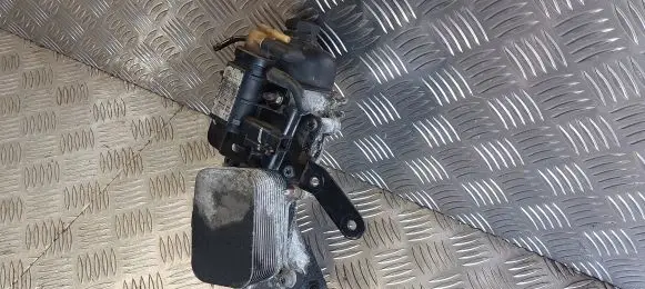 Ford Grand C-MAX Oil filter mounting bracket