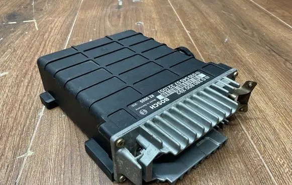 Mercedes-Benz 190 W201 Engine control unit/module 0280800402 0105457332
