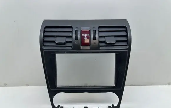 Subaru Impreza IV Radio/GPS head unit trim 