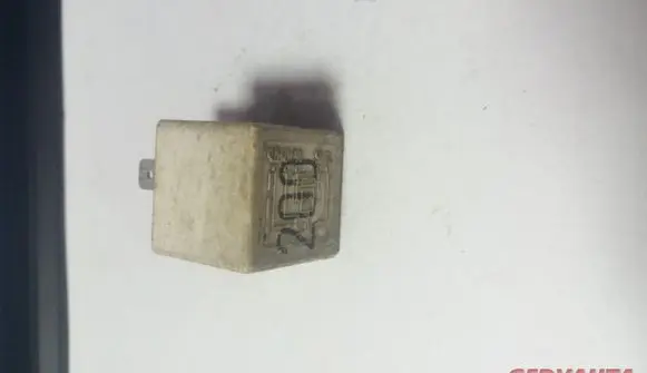 Volkswagen PASSAT B5 Other relay 431951253C