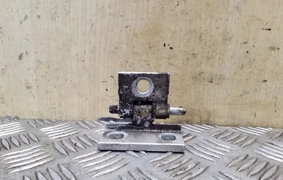 Volvo XC90 Front door lower hinge 