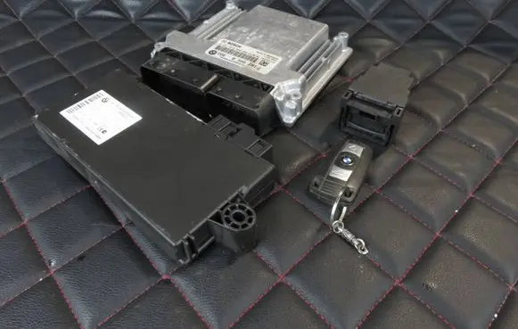 BMW 1 E82 E88 Engine ECU kit and lock set 0281016068 030409865 8506281