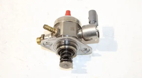Audi A4 S4 B8 8K Fuel injection high pressure pump 06K127025A 0261520113