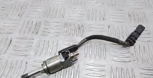 Volvo XC60 Fuel injector 31303495