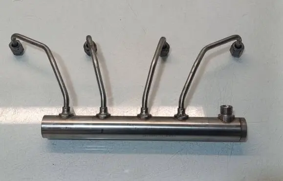 BMW X3 F25 Fuel main line pipe 7585411