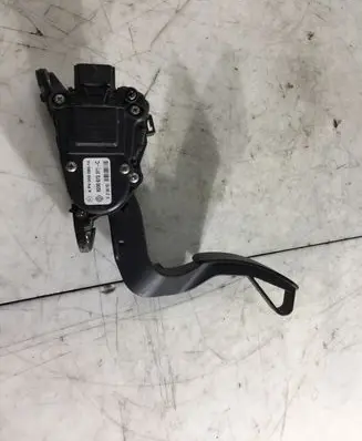 Renault Master III Accelerator pedal position sensor 8200672371