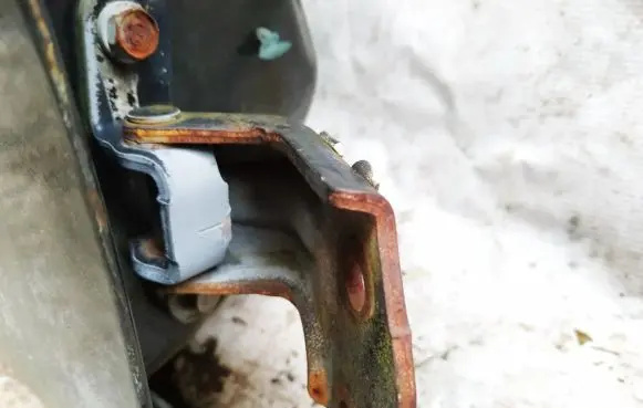 Mazda 626 Front door upper hinge