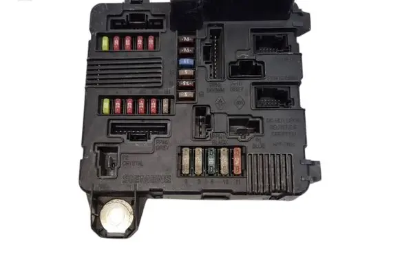 Renault Megane II Fuse module 8200306032A S118399200D