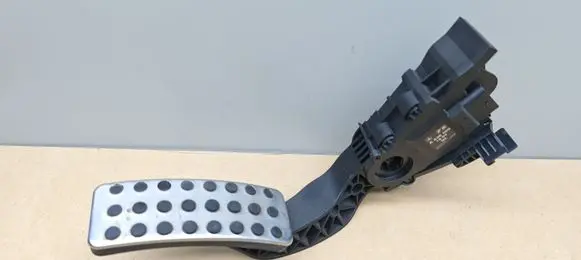 Mercedes-Benz A W176 Accelerator throttle pedal A2463001904