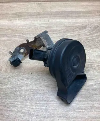Volkswagen PASSAT B7 Horn signal 7N0951223A A046522