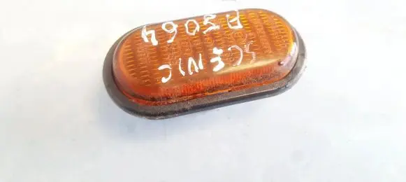 Renault Scenic I Front fender indicator light 7700847333