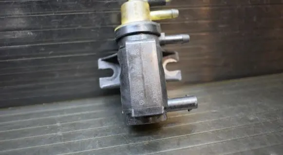 Mercedes-Benz E W212 Turbo solenoid valve A0071531428