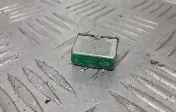 Audi A4 S4 B7 8E 8H Other relay 443937105A
