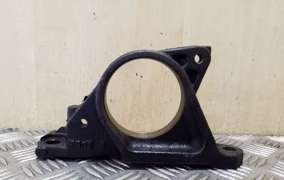 Nissan X-Trail T31 Driveshaft support bearing bracket 