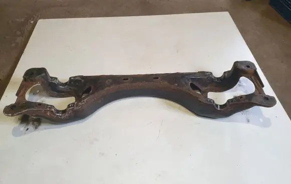 Volkswagen Touareg I Front subframe