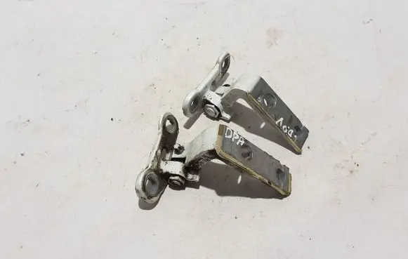 Volvo XC60 Front door upper hinge 31442032