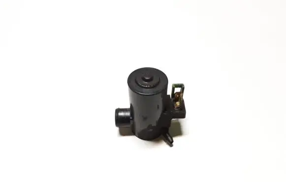 Subaru Forester SF Windscreen/windshield washer pump