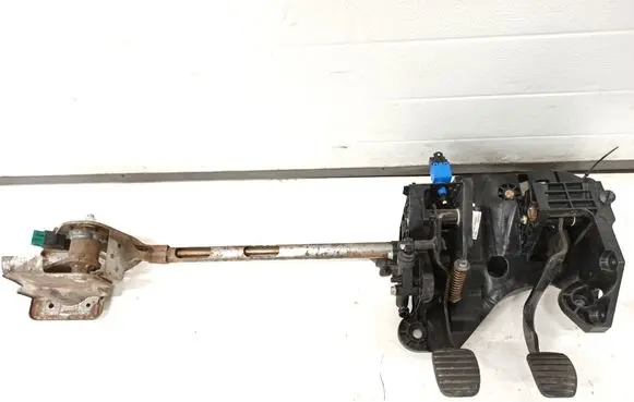 Opel Vivaro Pedal assembly 465109931R 93459536