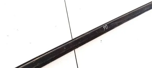 Toyota Avensis T250 Front door glass trim molding